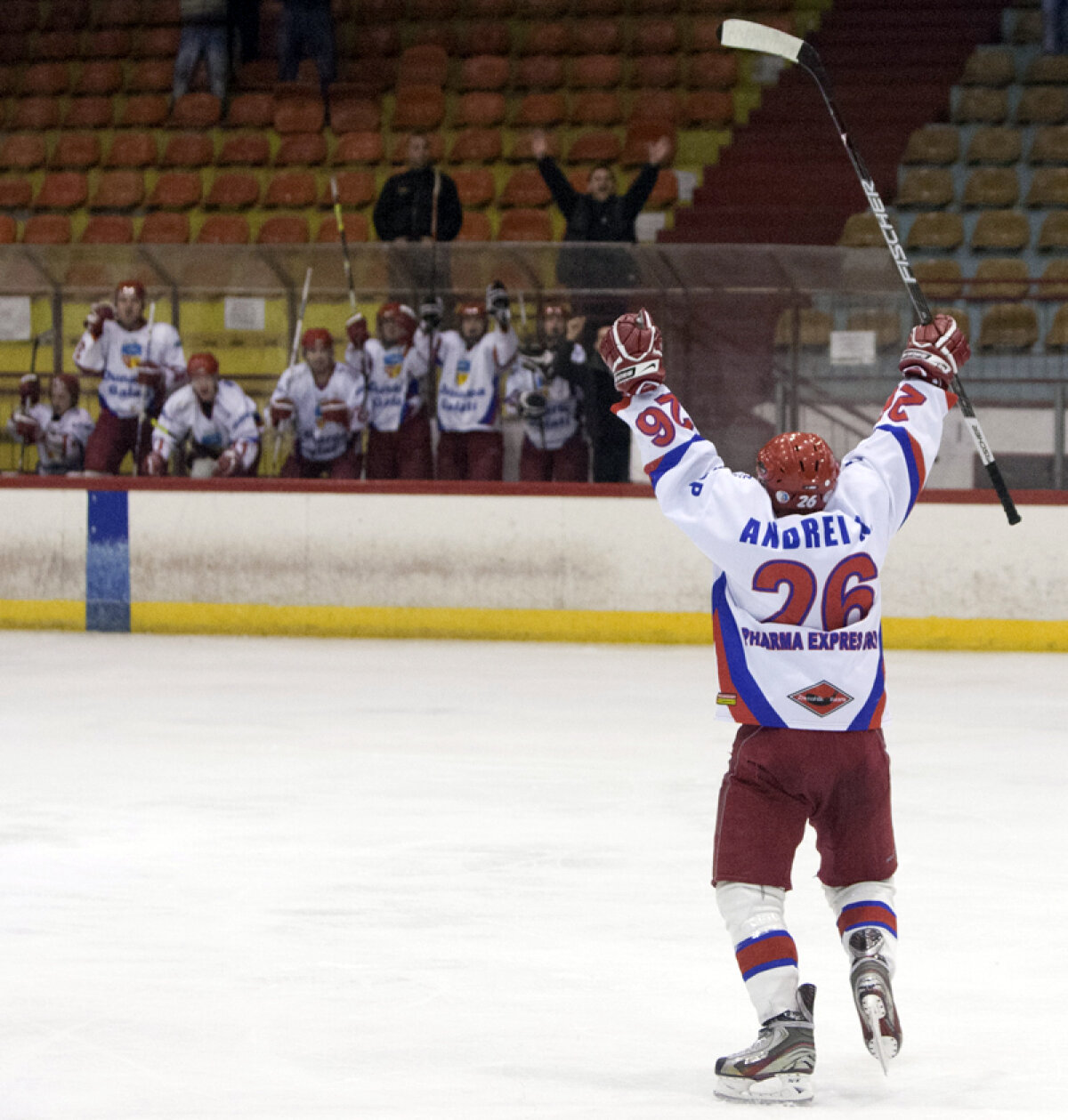 37 de ani de carieră în 7 imagini » O incursiune în viaţa celui mai longeviv hocheist român