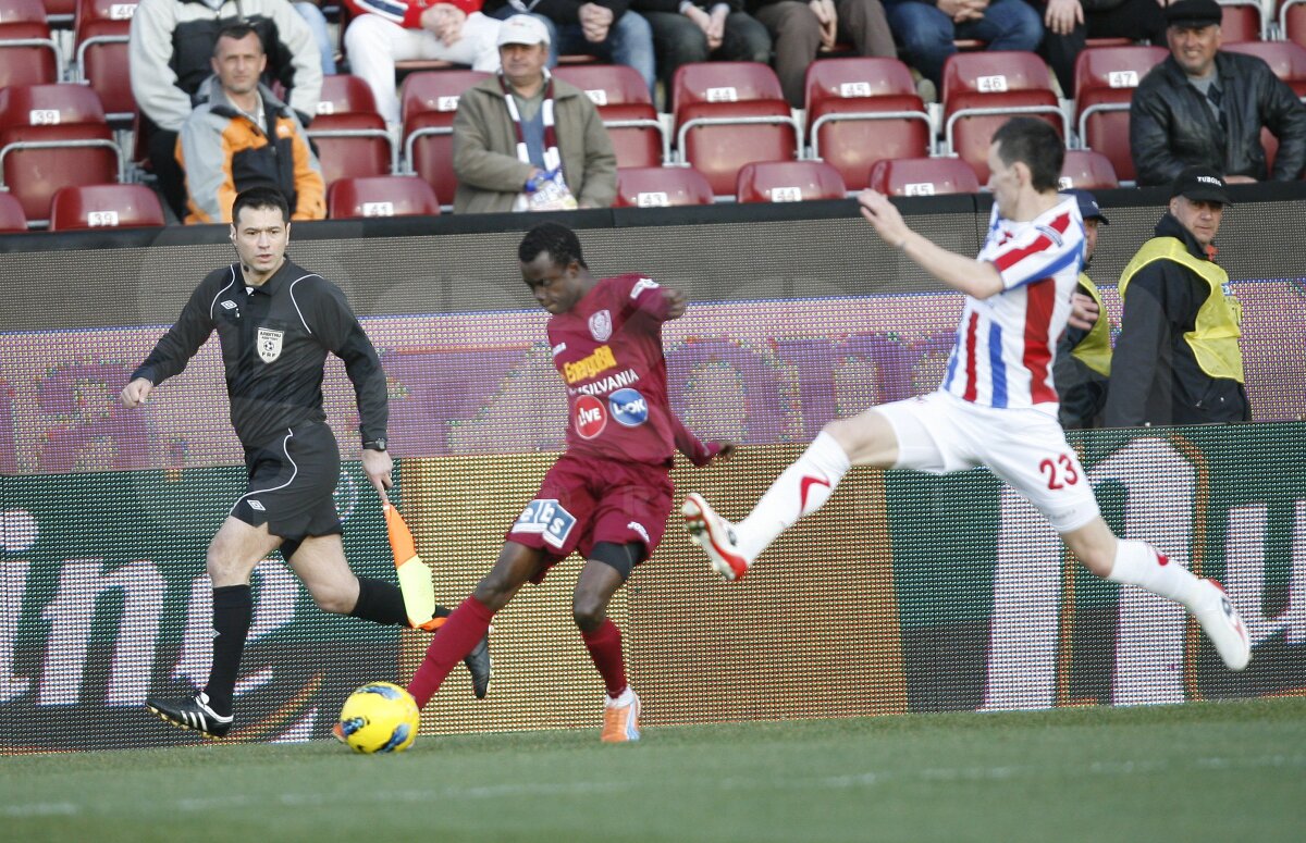 VIDEO CFR Cluj - Oţelul 2-0 » Campioana s-a înmuiat la pauză » "Daţi-vă că trag!"