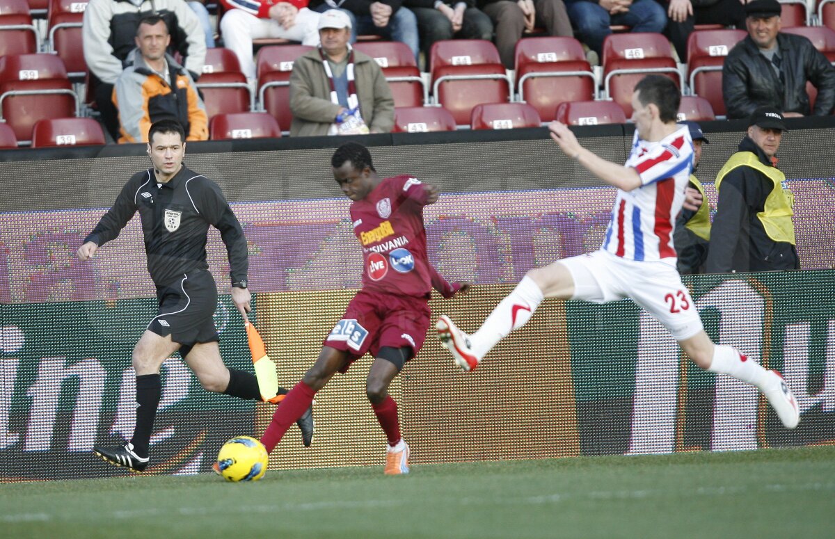 VIDEO CFR Cluj - Oţelul 2-0 » Campioana s-a înmuiat la pauză » "Daţi-vă că trag!"