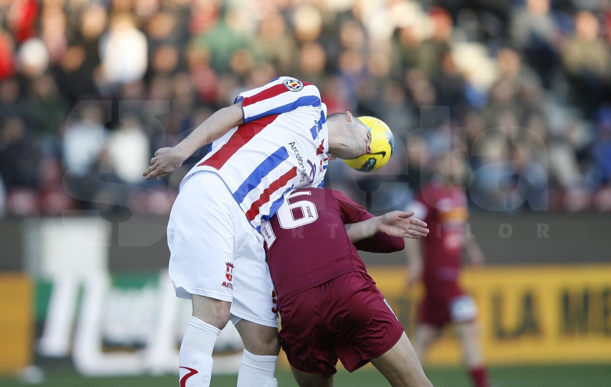 VIDEO CFR Cluj - Oţelul 2-0 » Campioana s-a înmuiat la pauză » "Daţi-vă că trag!"