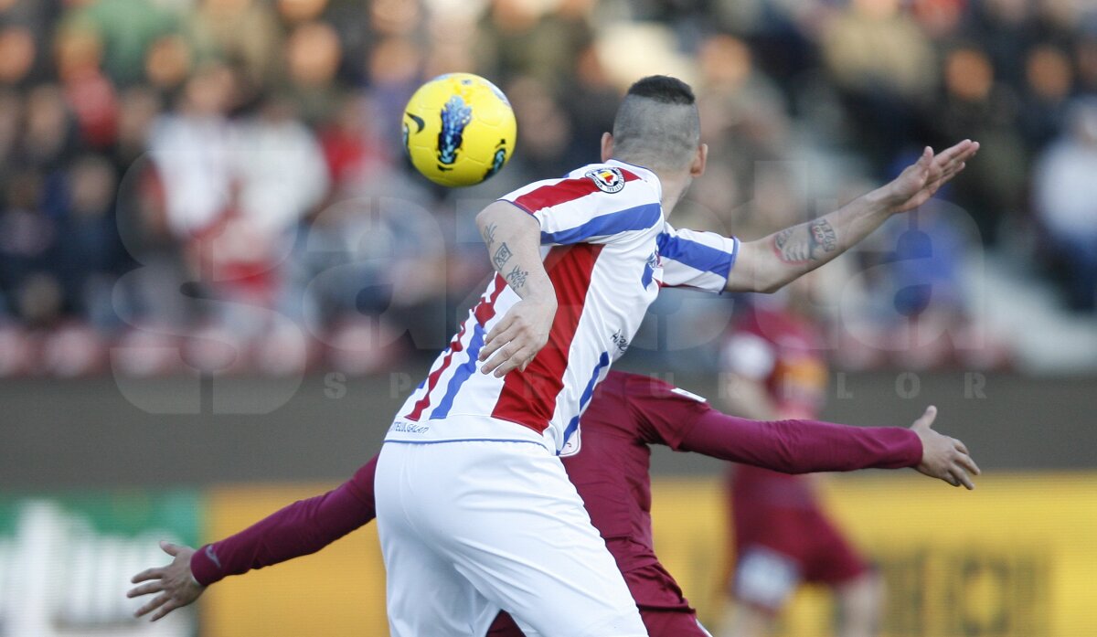 VIDEO CFR Cluj - Oţelul 2-0 » Campioana s-a înmuiat la pauză » "Daţi-vă că trag!"