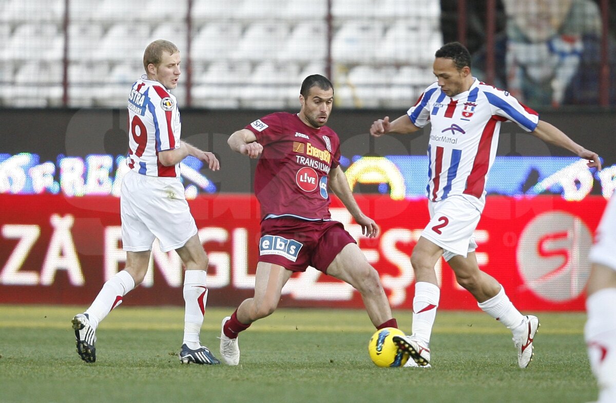 VIDEO CFR Cluj - Oţelul 2-0 » Campioana s-a înmuiat la pauză » "Daţi-vă că trag!"