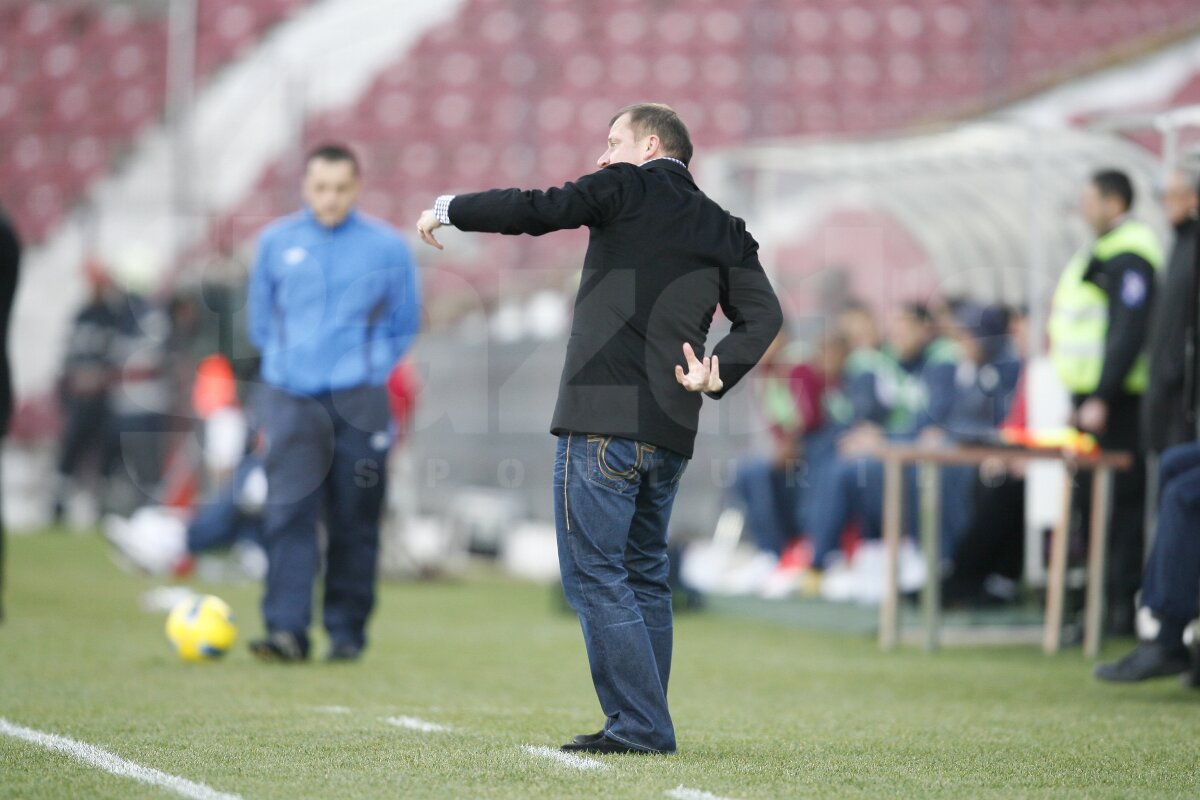 VIDEO CFR Cluj - Oţelul 2-0 » Campioana s-a înmuiat la pauză » "Daţi-vă că trag!"