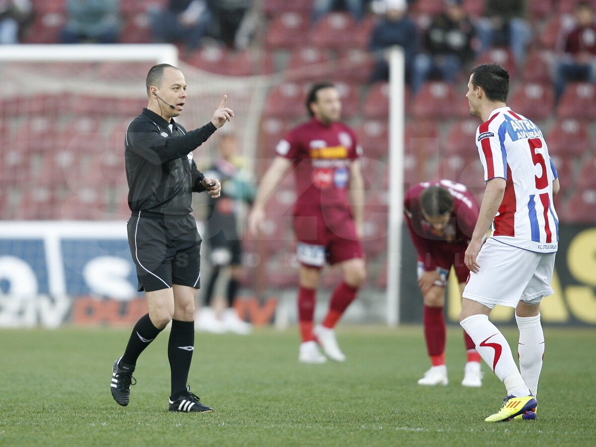 VIDEO CFR Cluj - Oţelul 2-0 » Campioana s-a înmuiat la pauză » "Daţi-vă că trag!"