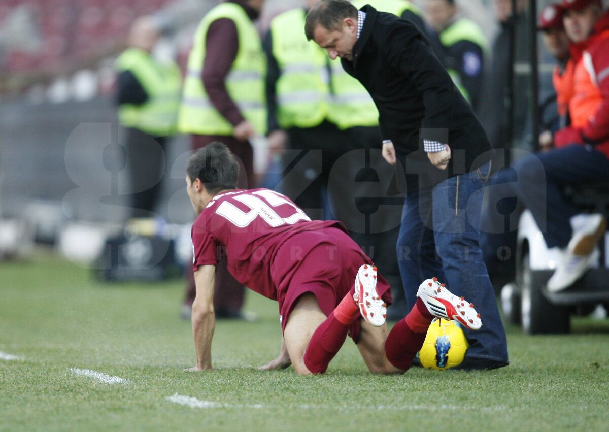 VIDEO CFR Cluj - Oţelul 2-0 » Campioana s-a înmuiat la pauză » "Daţi-vă că trag!"