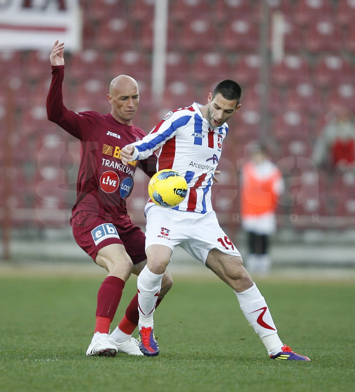 VIDEO CFR Cluj - Oţelul 2-0 » Campioana s-a înmuiat la pauză » "Daţi-vă că trag!"