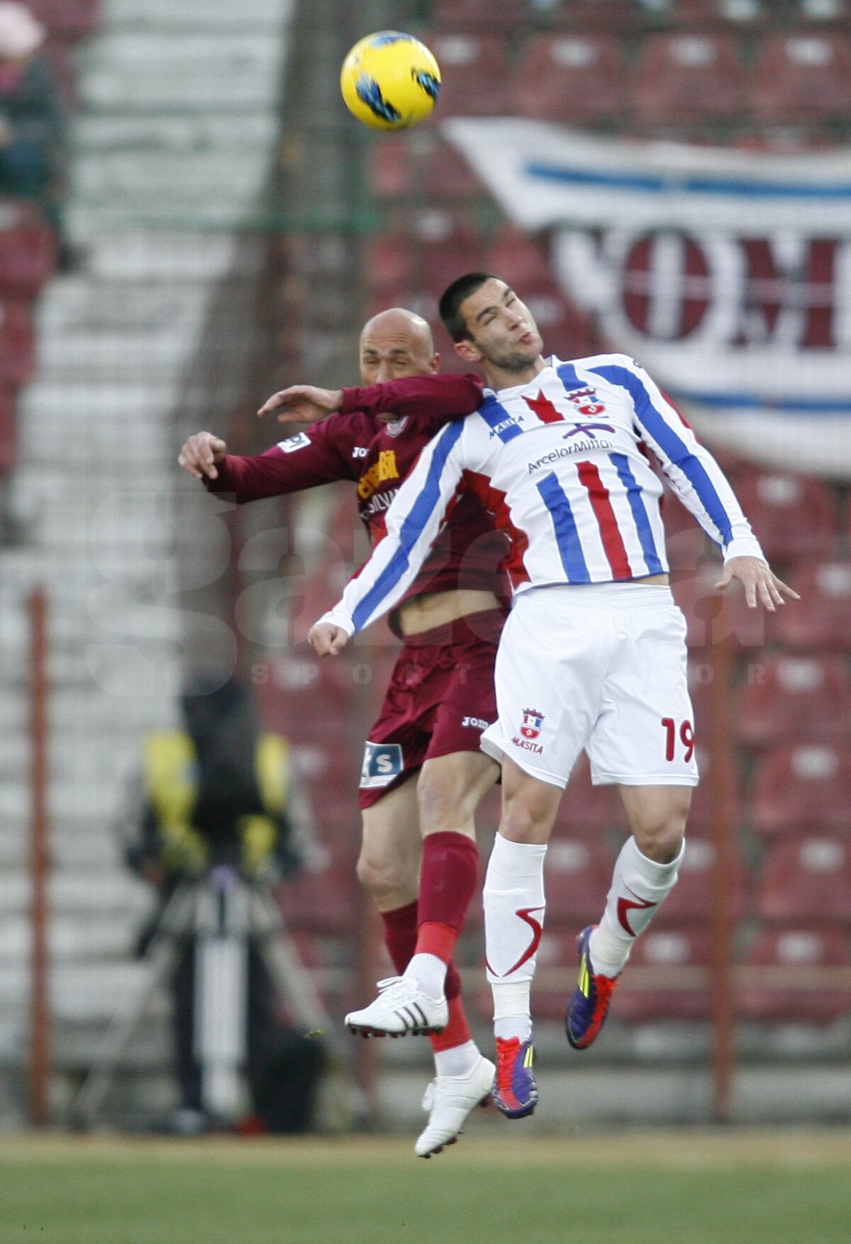 VIDEO CFR Cluj - Oţelul 2-0 » Campioana s-a înmuiat la pauză » "Daţi-vă că trag!"