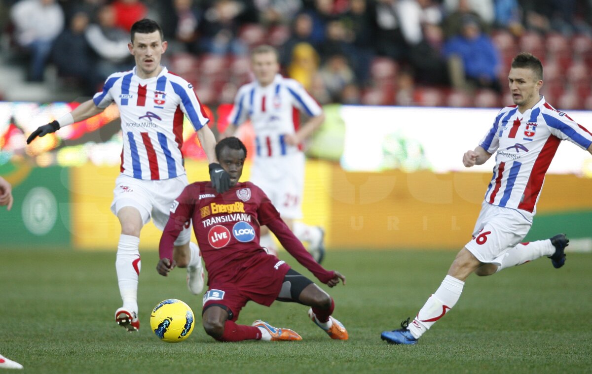 VIDEO CFR Cluj - Oţelul 2-0 » Campioana s-a înmuiat la pauză » "Daţi-vă că trag!"