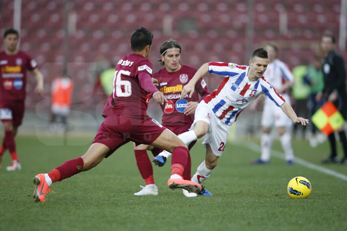 VIDEO CFR Cluj - Oţelul 2-0 » Campioana s-a înmuiat la pauză » "Daţi-vă că trag!"