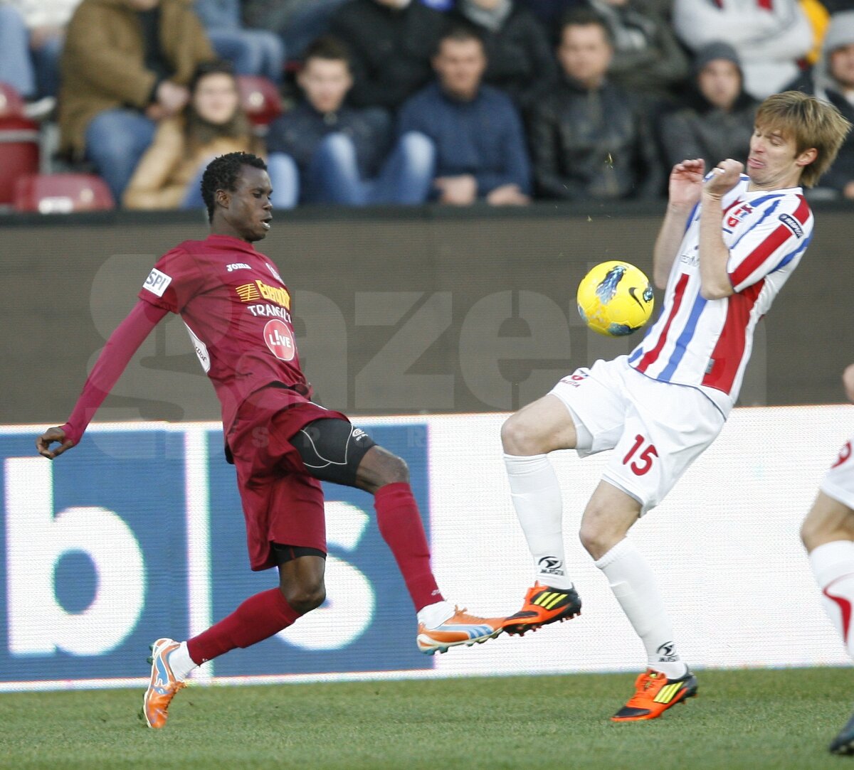 VIDEO CFR Cluj - Oţelul 2-0 » Campioana s-a înmuiat la pauză » "Daţi-vă că trag!"