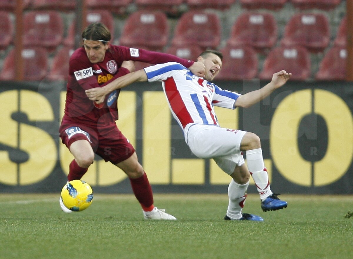 VIDEO CFR Cluj - Oţelul 2-0 » Campioana s-a înmuiat la pauză » "Daţi-vă că trag!"