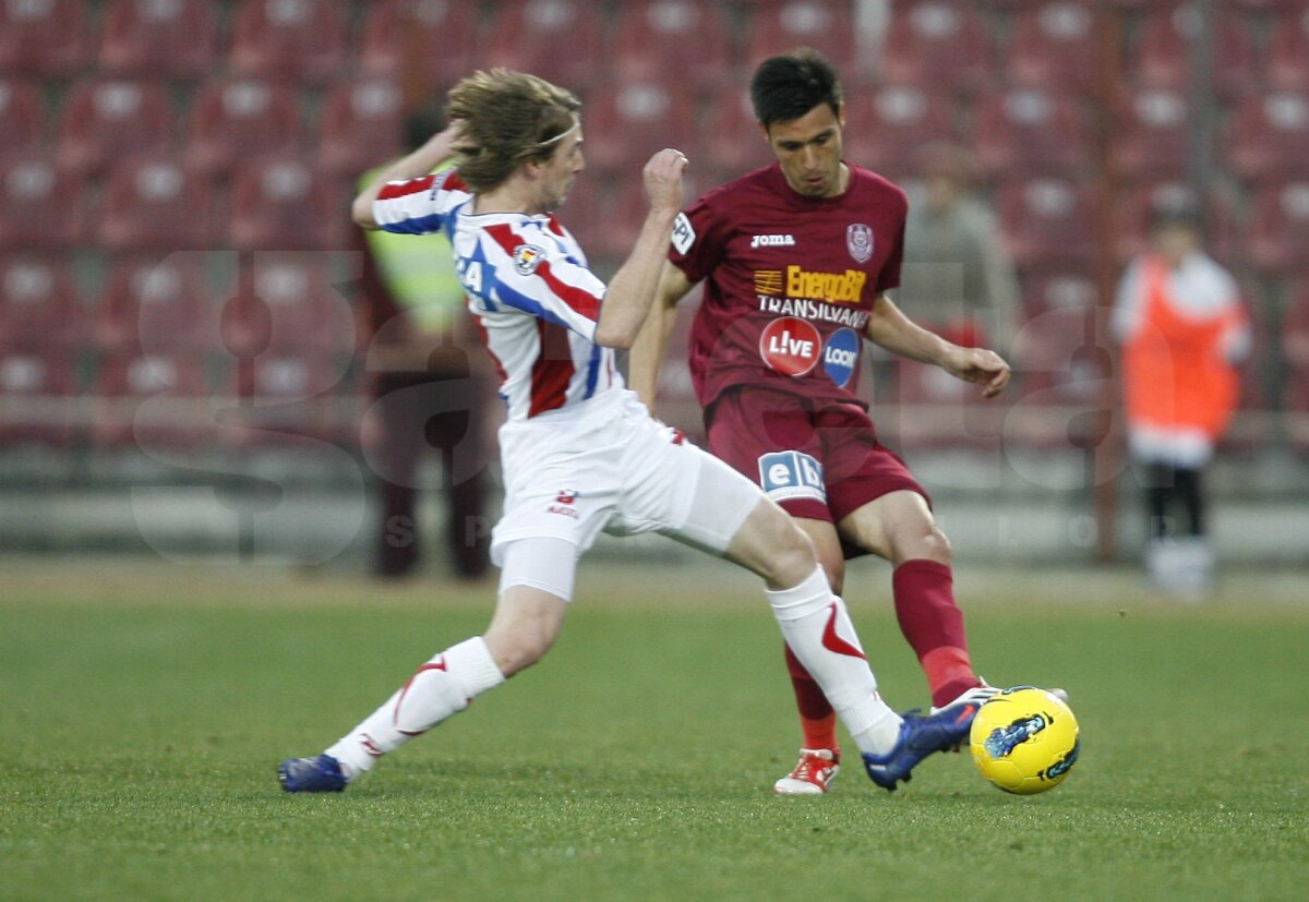 VIDEO CFR Cluj - Oţelul 2-0 » Campioana s-a înmuiat la pauză » "Daţi-vă că trag!"