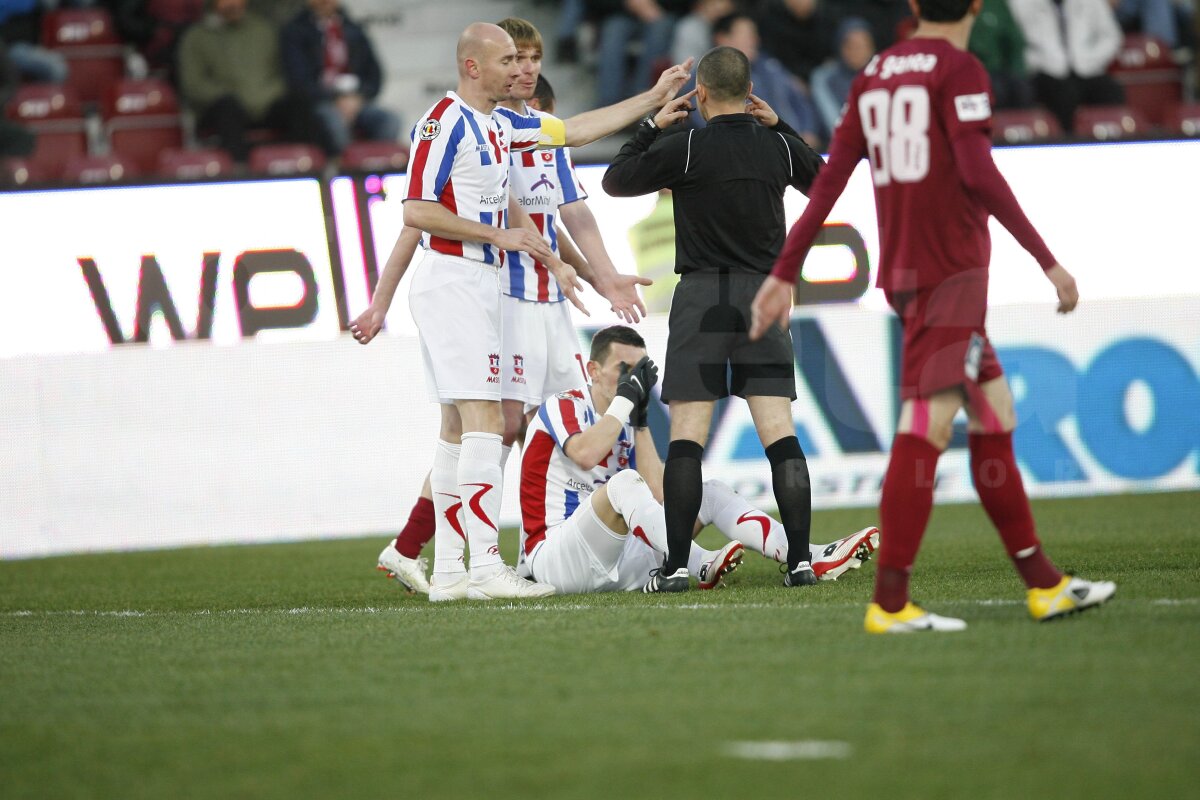 VIDEO CFR Cluj - Oţelul 2-0 » Campioana s-a înmuiat la pauză » "Daţi-vă că trag!"