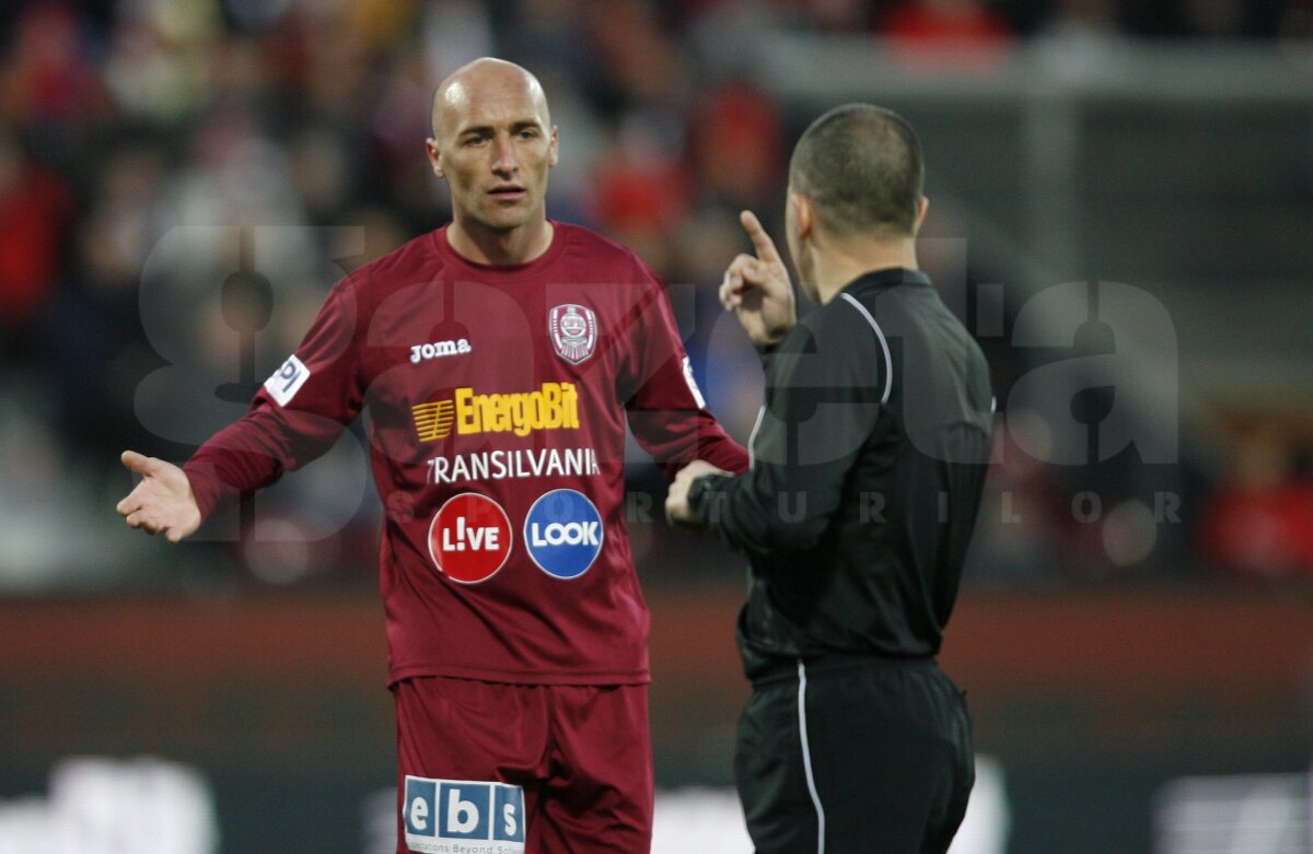 VIDEO CFR Cluj - Oţelul 2-0 » Campioana s-a înmuiat la pauză » "Daţi-vă că trag!"