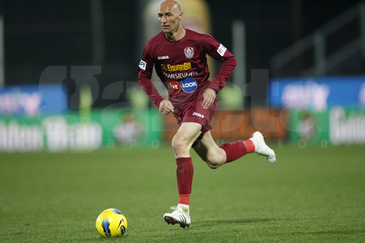 VIDEO CFR Cluj - Oţelul 2-0 » Campioana s-a înmuiat la pauză » "Daţi-vă că trag!"