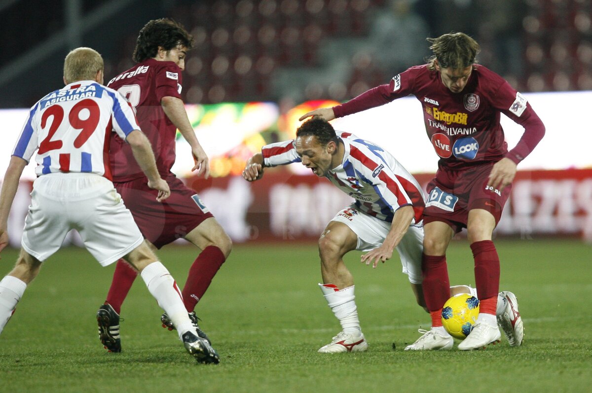 VIDEO CFR Cluj - Oţelul 2-0 » Campioana s-a înmuiat la pauză » "Daţi-vă că trag!"