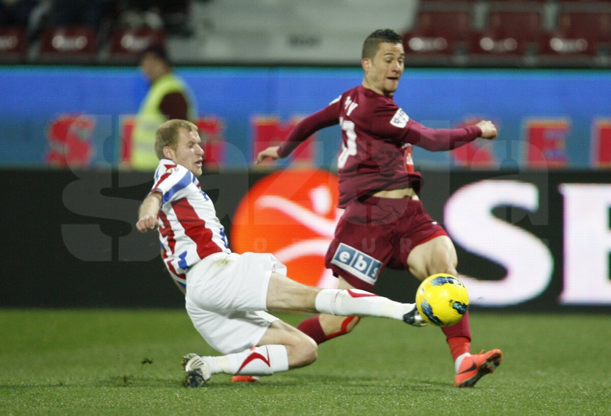 VIDEO CFR Cluj - Oţelul 2-0 » Campioana s-a înmuiat la pauză » "Daţi-vă că trag!"