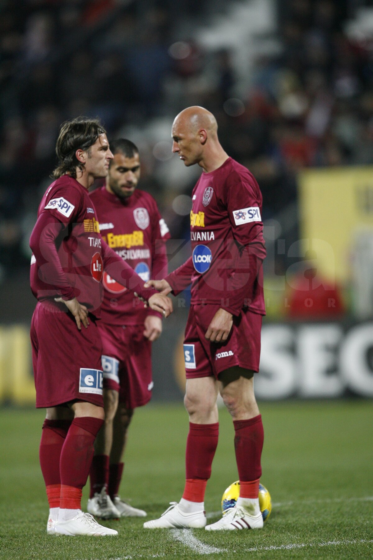 VIDEO CFR Cluj - Oţelul 2-0 » Campioana s-a înmuiat la pauză » "Daţi-vă că trag!"