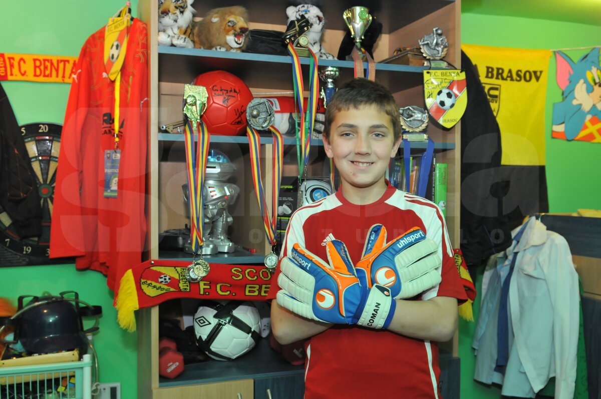 Dani Coman e mentorul celui mai bun portar junior din ţară la 13 ani, Albert Popa: îl ajută cu echipament şi îl încurajează înainte de meciuri