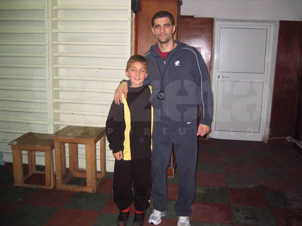 Dani Coman e mentorul celui mai bun portar junior din ţară la 13 ani, Albert Popa: îl ajută cu echipament şi îl încurajează înainte de meciuri