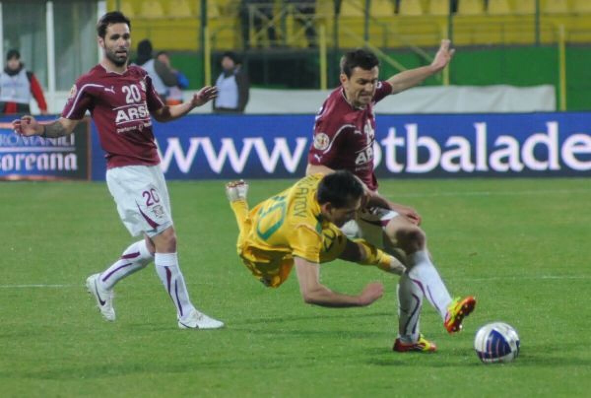 VIDEO Bărbaţi în negru » Vasluiul a pierdut şi al treilea meci cu Rapid din acest sezon