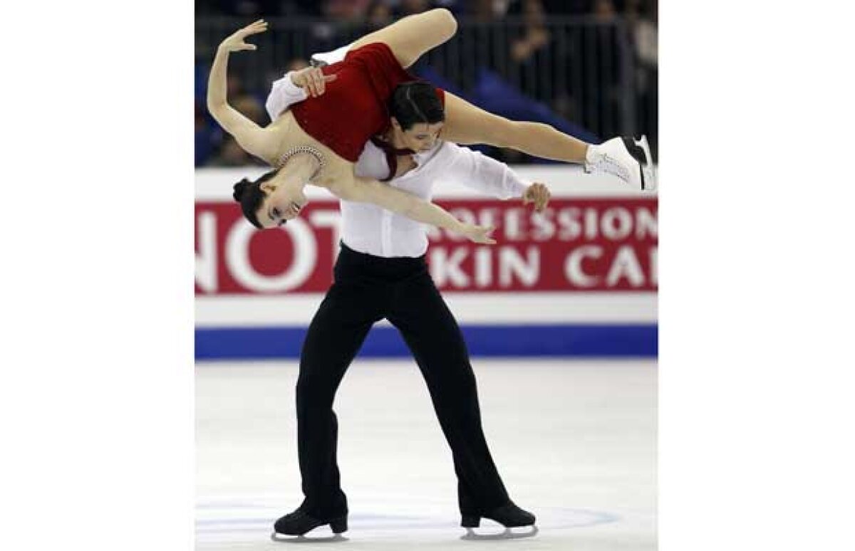 FOTO Au strălucit pe gheaţă » Tessa Virtue şi Scott Moir au cucerit cel de-al doilea titlu mondial la dans