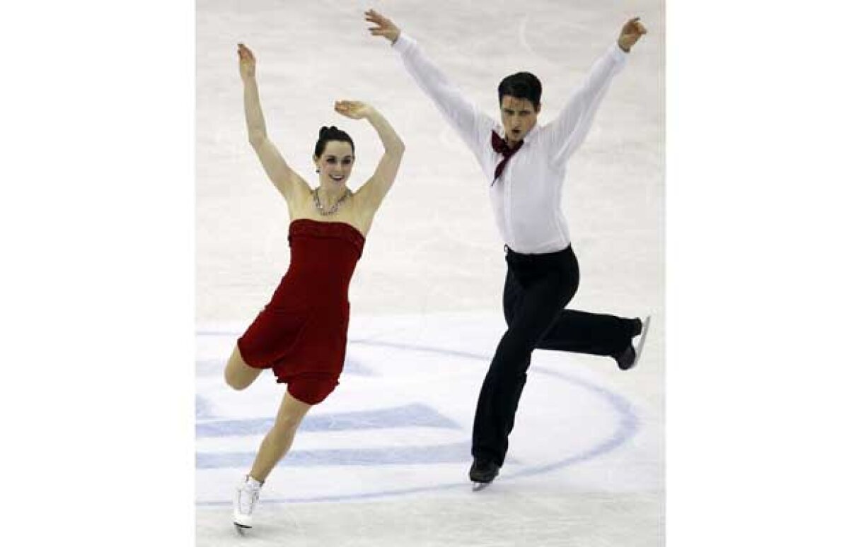 FOTO Au strălucit pe gheaţă » Tessa Virtue şi Scott Moir au cucerit cel de-al doilea titlu mondial la dans