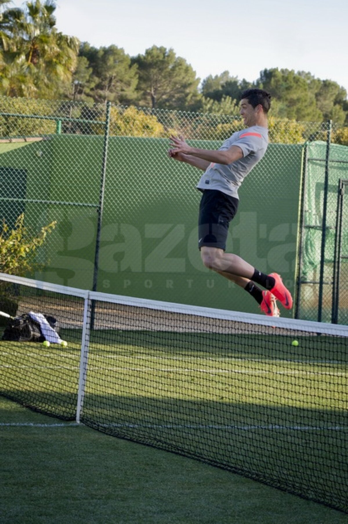 VIDEO & FOTO / Ce meci nebun de tenis-fotbal: Rafael Nadal - Cristiano Ronaldo!