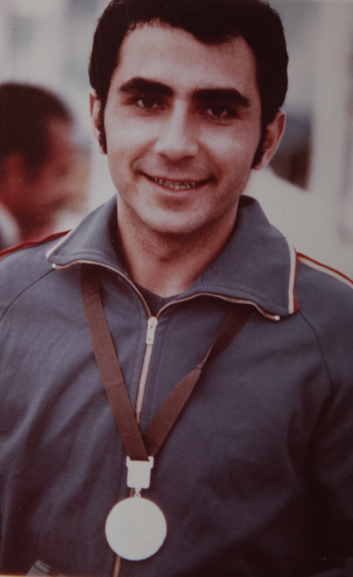 Partea a II-a a poveştii românului medaliat cu argint olimpic la tir şi ajuns interpret de Operă: "Băi Roşca, cine eşti tu să crezi în Dumnezeu?"