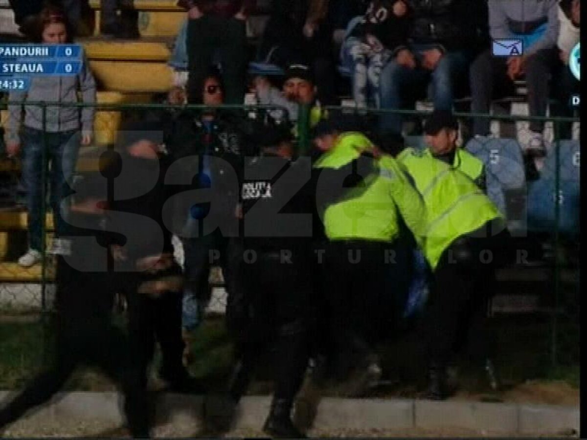 Incidente la Tg. Jiu » Un suporter a pătruns pe teren şi i-a arătat fundul lui Stanca :O