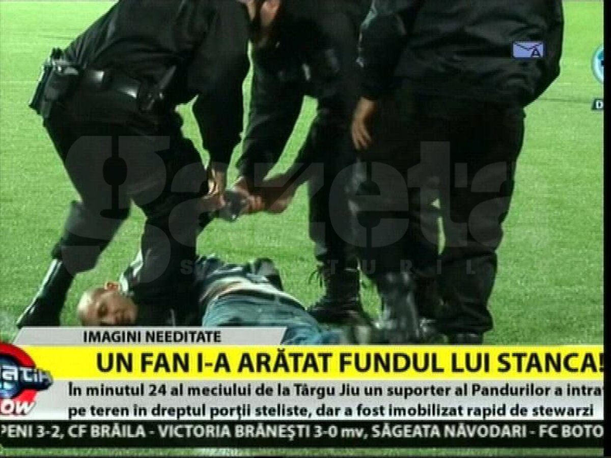 Incidente la Tg. Jiu » Un suporter a pătruns pe teren şi i-a arătat fundul lui Stanca :O