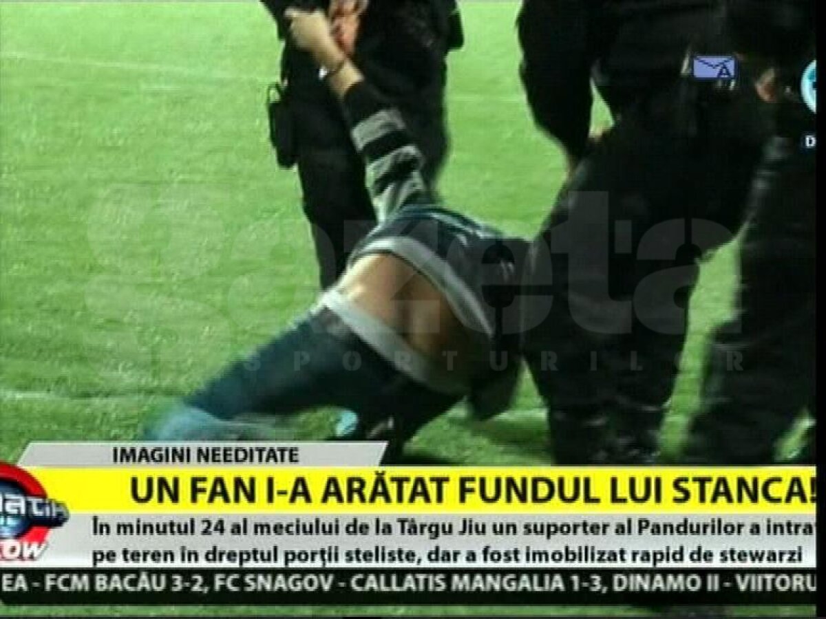 Incidente la Tg. Jiu » Un suporter a pătruns pe teren şi i-a arătat fundul lui Stanca :O