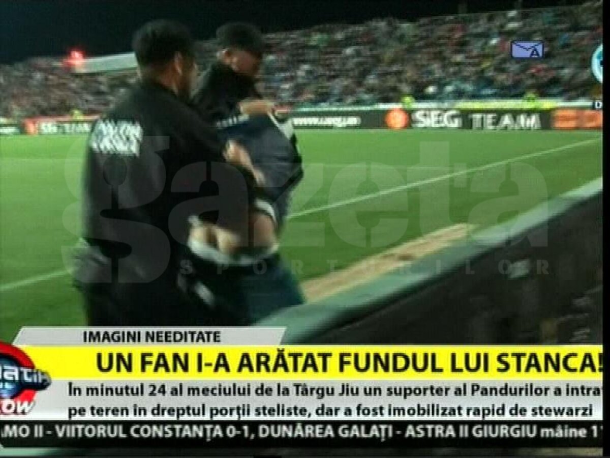 Incidente la Tg. Jiu » Un suporter a pătruns pe teren şi i-a arătat fundul lui Stanca :O
