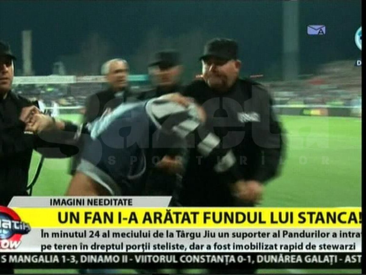 Incidente la Tg. Jiu » Un suporter a pătruns pe teren şi i-a arătat fundul lui Stanca :O