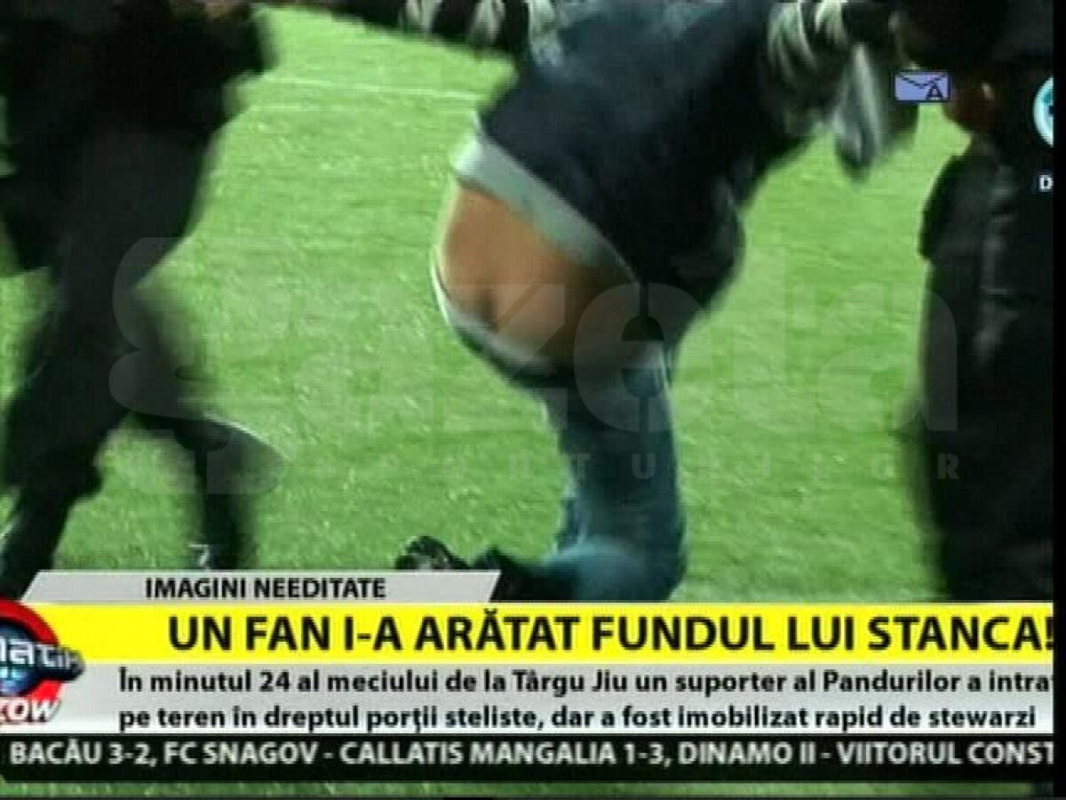 Incidente la Tg. Jiu » Un suporter a pătruns pe teren şi i-a arătat fundul lui Stanca :O
