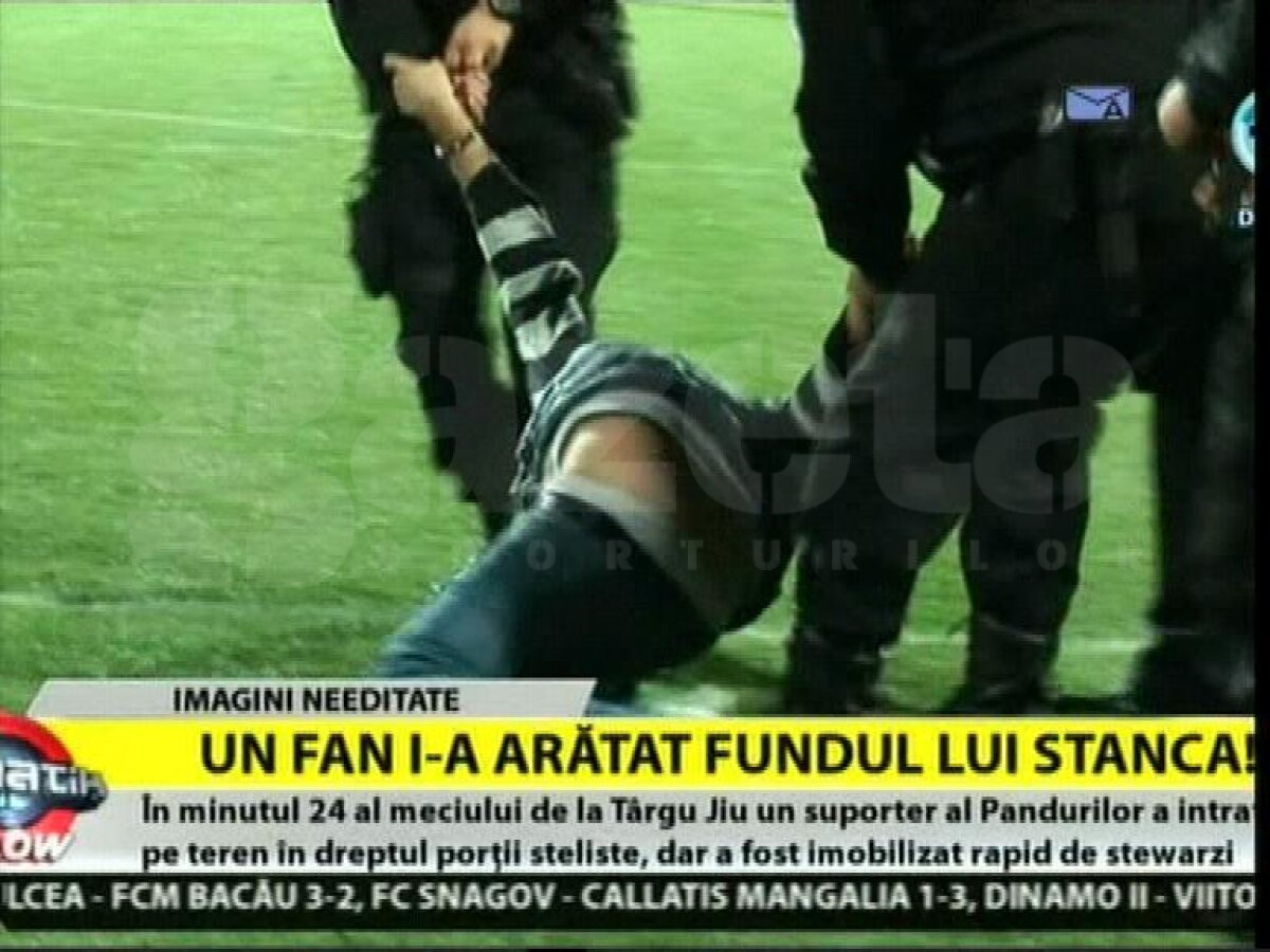 Incidente la Tg. Jiu » Un suporter a pătruns pe teren şi i-a arătat fundul lui Stanca :O