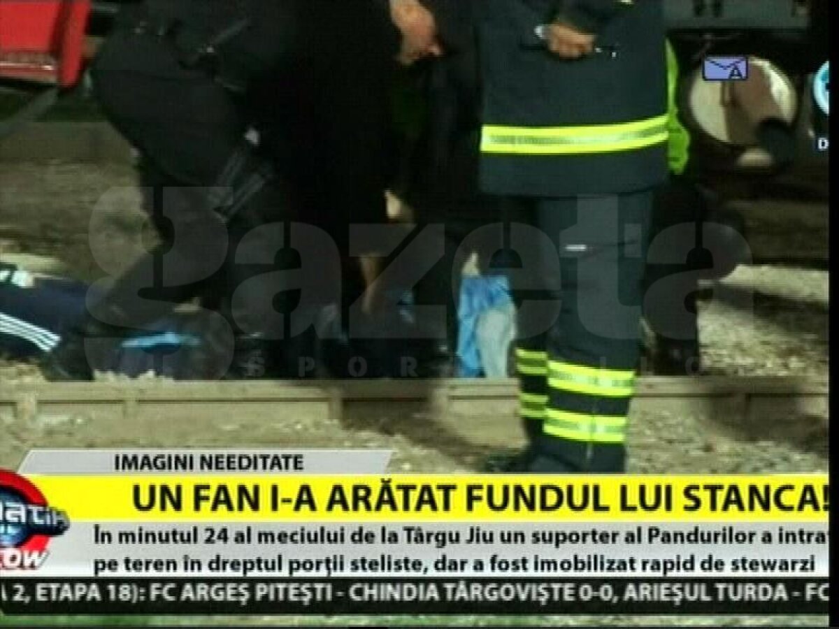 Incidente la Tg. Jiu » Un suporter a pătruns pe teren şi i-a arătat fundul lui Stanca :O