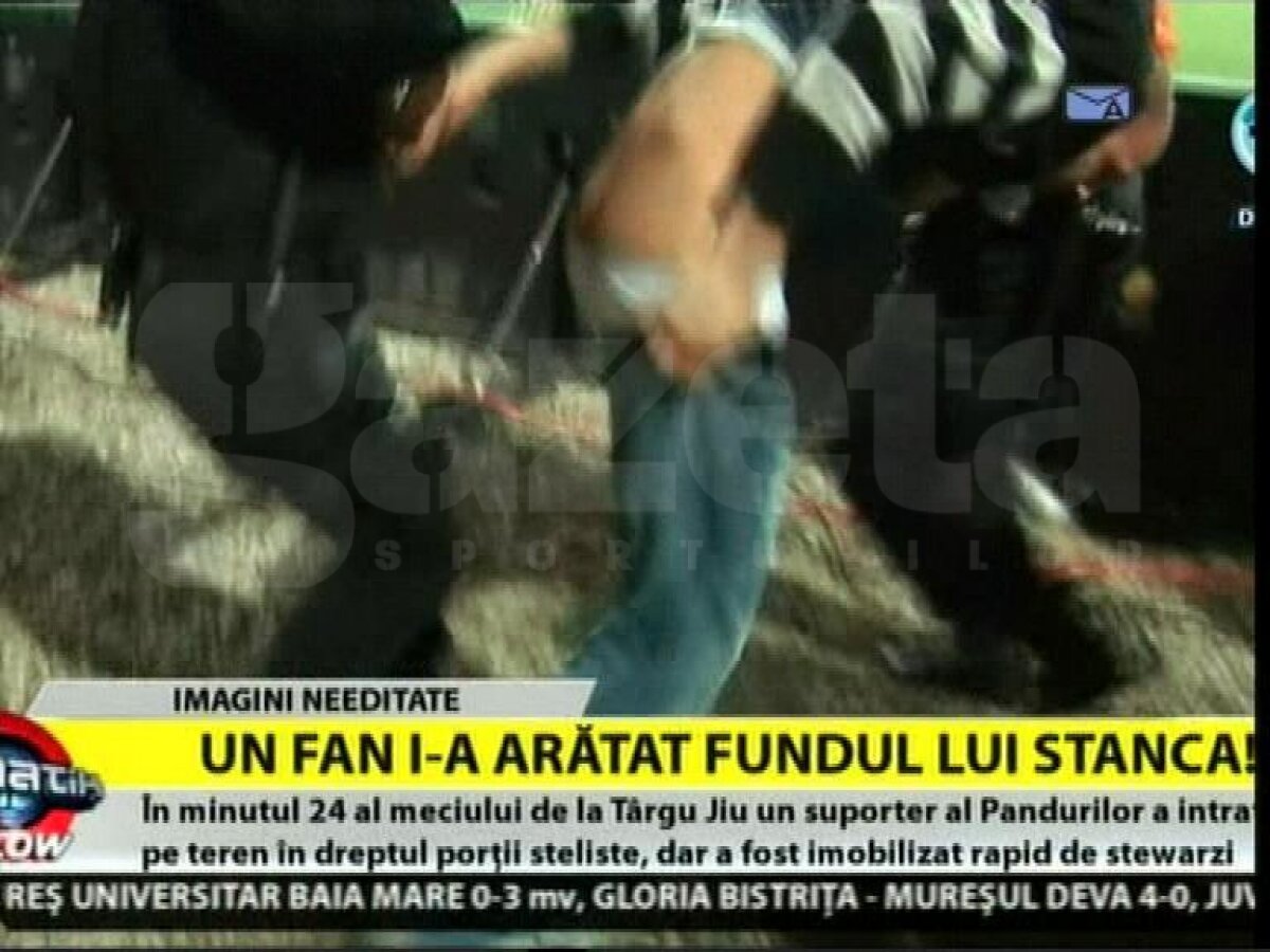 Incidente la Tg. Jiu » Un suporter a pătruns pe teren şi i-a arătat fundul lui Stanca :O