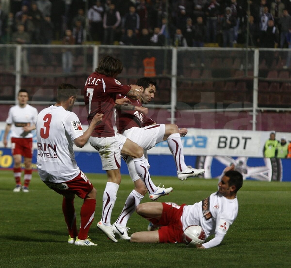 FOTO Fotbal păcălit de 1 aprilie » Rapid - Dinamo 0-0