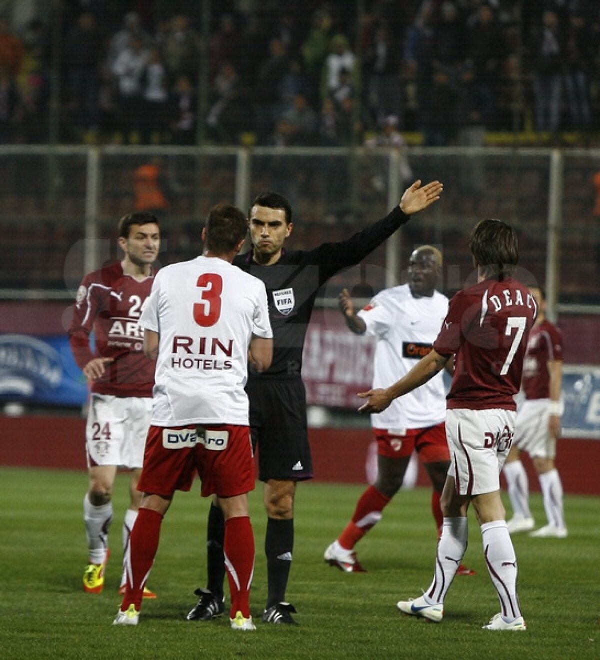 FOTO Fotbal păcălit de 1 aprilie » Rapid - Dinamo 0-0