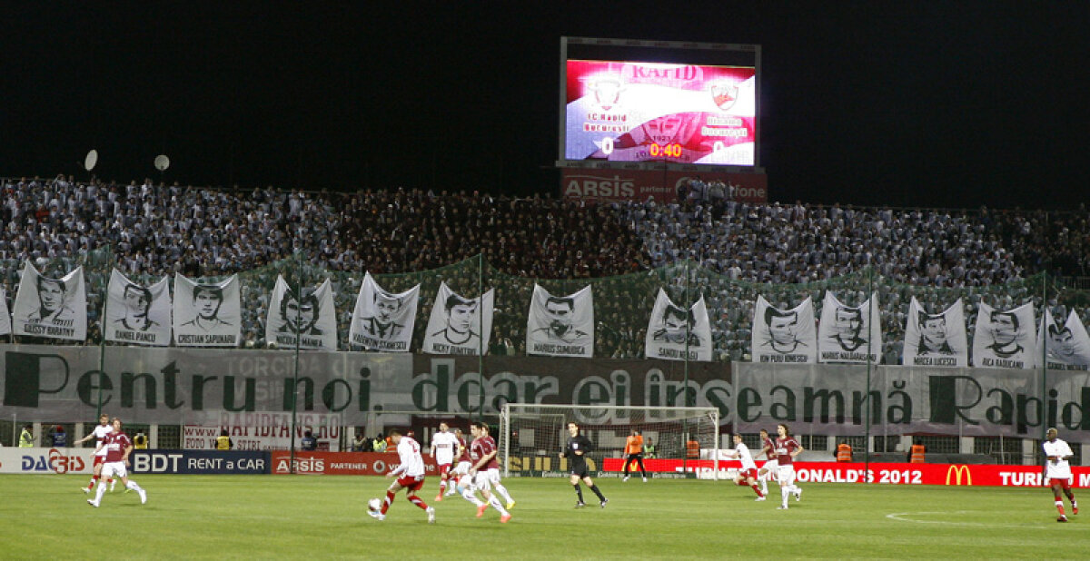 Coman, aclamat de fani » Galeria a căzut la pace cu portarul Rapidului