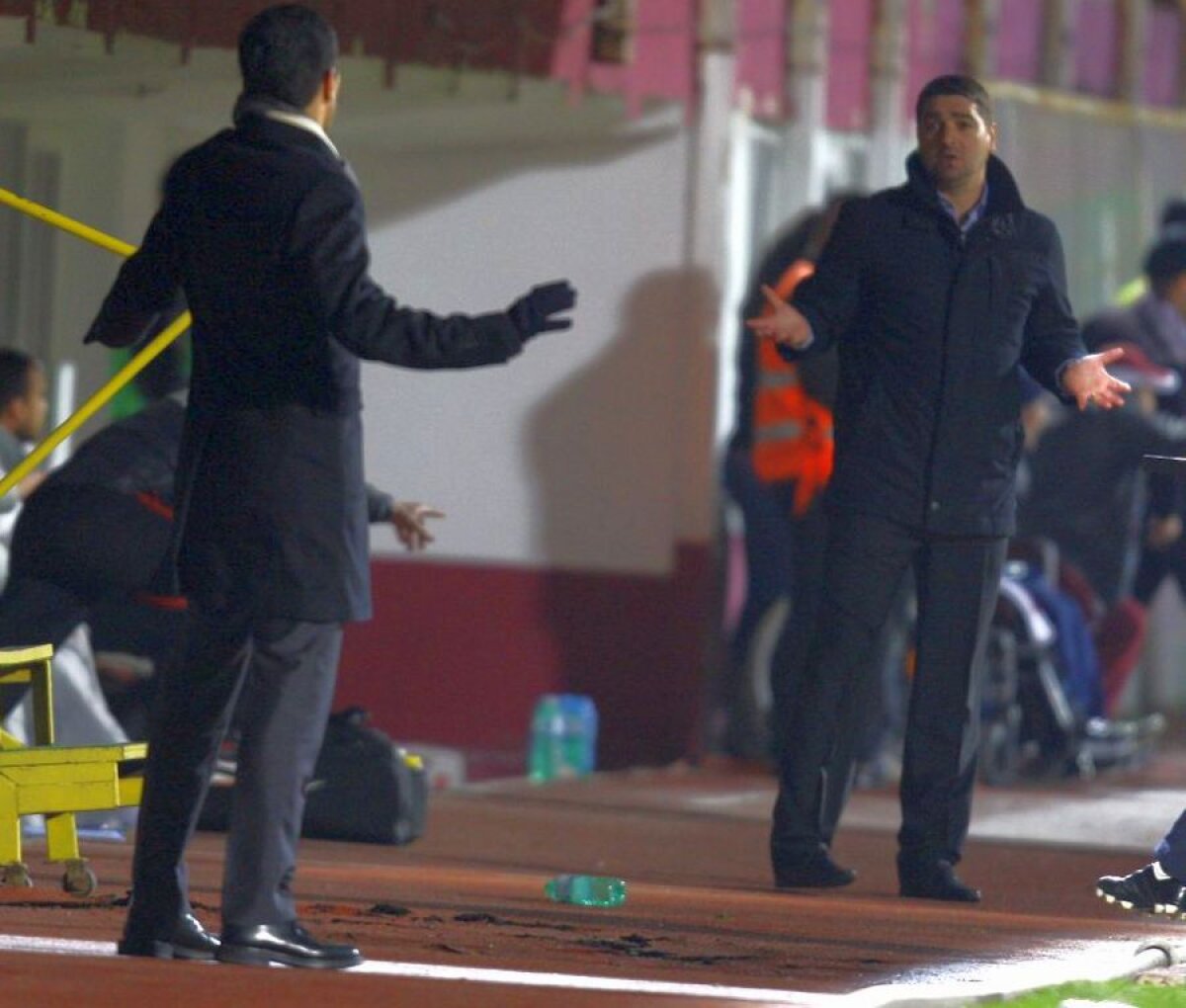 Ne distrăm împreună » O poză genială din derby! Completaţi voi replicile! ;)