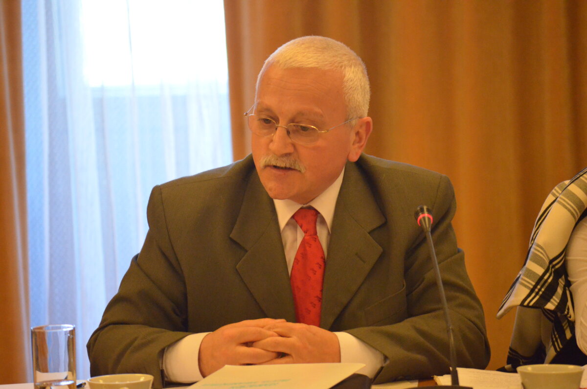 Şeful Jandarmeriei despre mitingul Universităţii: "Suporterul plin de sînge muşcase un jandarm de mînă" :O