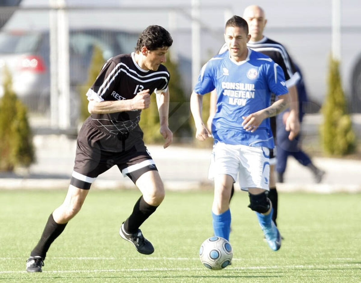 FOTO & VIDEO Belodedici revine în fotbal şi bate tot la 48 de ani! » Fostul internaţional s-a relegitimat în Liga a 4-a