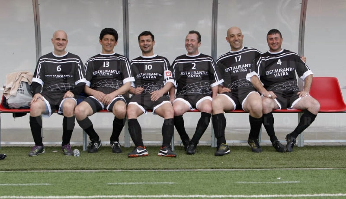 FOTO & VIDEO Belodedici revine în fotbal şi bate tot la 48 de ani! » Fostul internaţional s-a relegitimat în Liga a 4-a