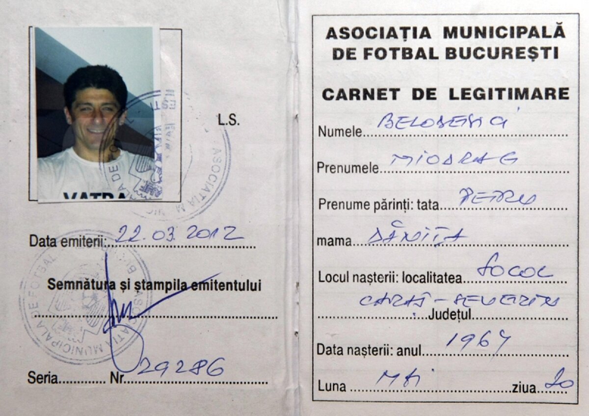 FOTO & VIDEO Belodedici revine în fotbal şi bate tot la 48 de ani! » Fostul internaţional s-a relegitimat în Liga a 4-a