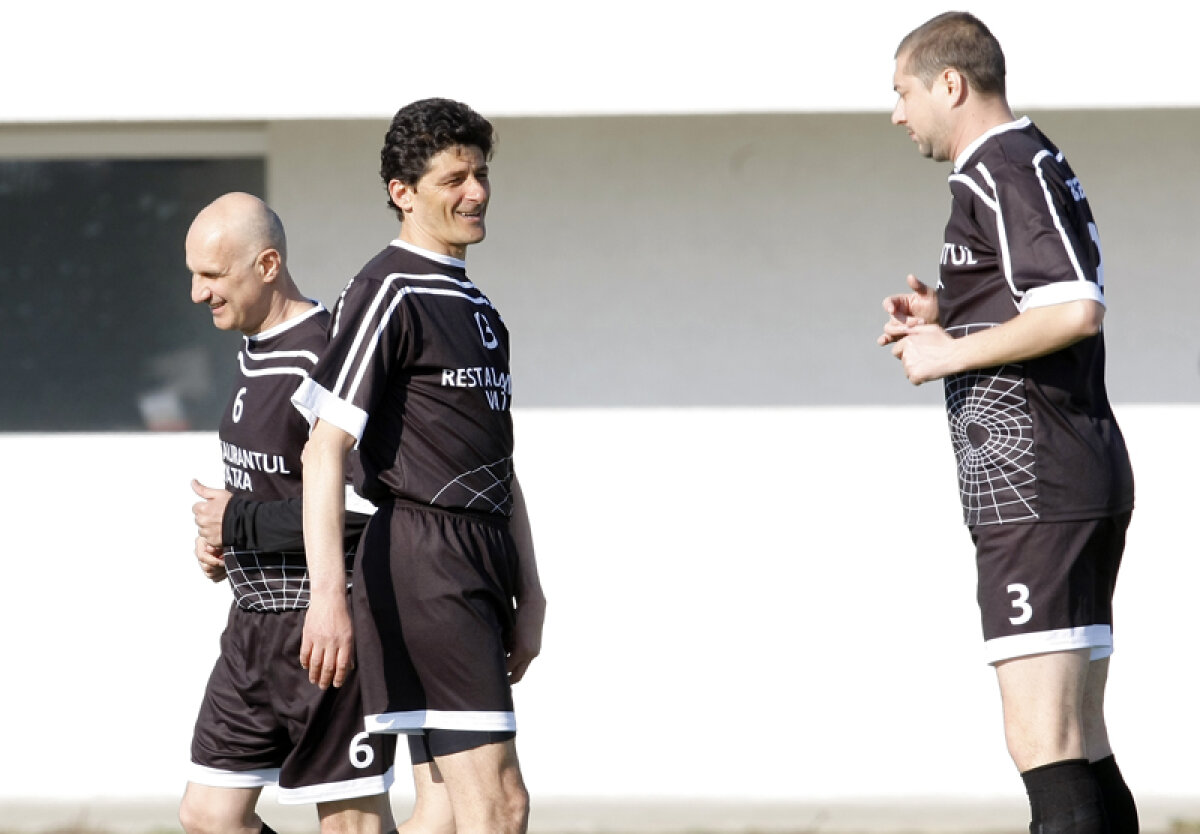 FOTO & VIDEO Belodedici revine în fotbal şi bate tot la 48 de ani! » Fostul internaţional s-a relegitimat în Liga a 4-a