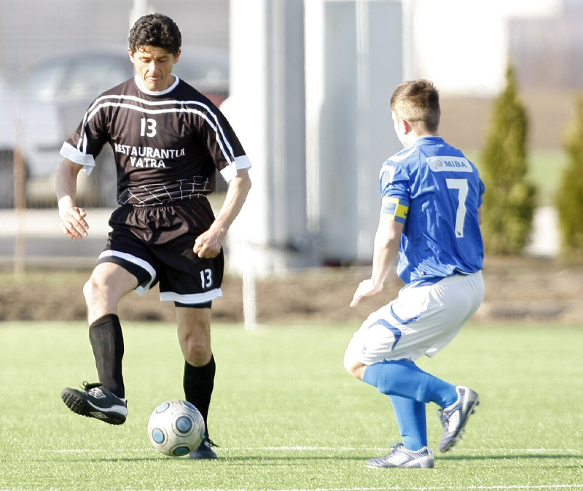 FOTO & VIDEO Belodedici revine în fotbal şi bate tot la 48 de ani! » Fostul internaţional s-a relegitimat în Liga a 4-a