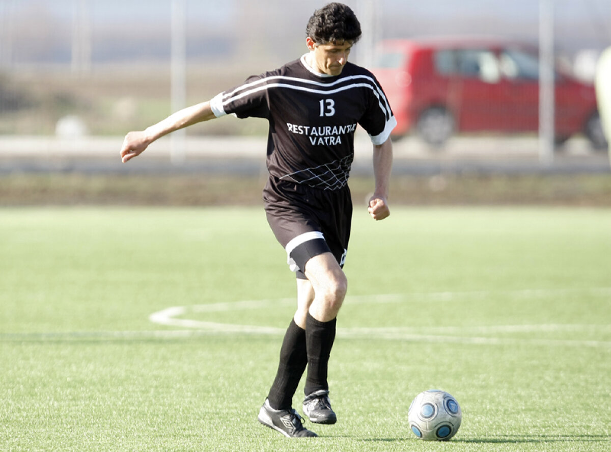 FOTO & VIDEO Belodedici revine în fotbal şi bate tot la 48 de ani! » Fostul internaţional s-a relegitimat în Liga a 4-a