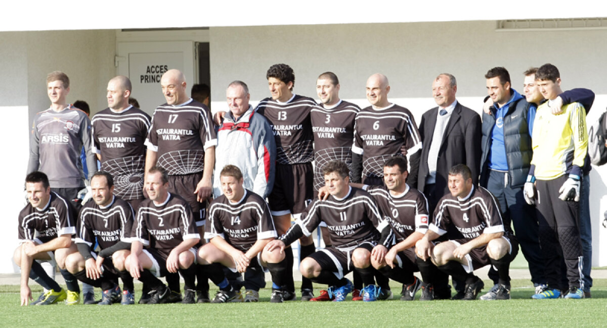 FOTO & VIDEO Belodedici revine în fotbal şi bate tot la 48 de ani! » Fostul internaţional s-a relegitimat în Liga a 4-a